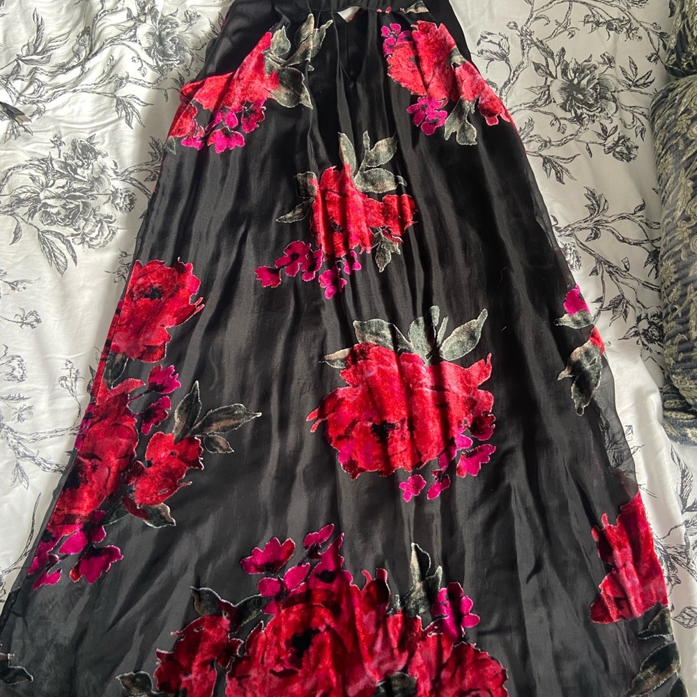 Francesca's Collections Black and Red Floral Midi Dress